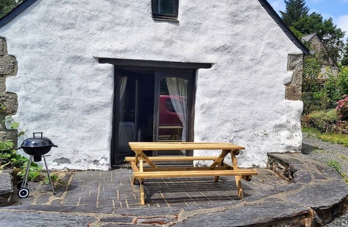 Calanhel House | Le Gîte "les Sources de Guerzouil" Vous Accueille Dans son bel Écrin de Verdure