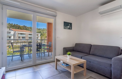 Bormes-Les-Mimosas Apartment | Le Jardin du Loderi by Interhome
