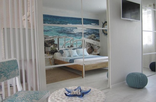 Uchaud Bed & Breakfast | Le lagon bleu