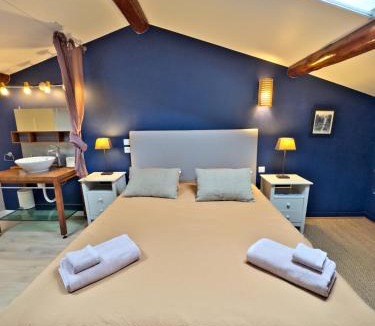 Auriol Apartment | Le Laurier - Piscine, Sauna et Vue - Charme Provençal Authenticité - Bastide La Parette