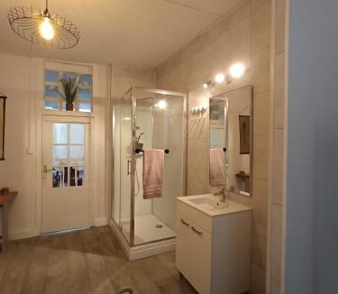 Saint-Leonard-de-Noblat Apartment | Le Liberté appartement privatif