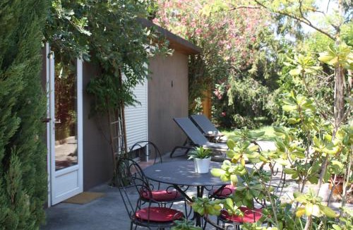 Gemenos Bed & Breakfast | Le Mas de Bertagne studio kitchenette terrasse piscine