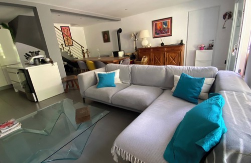 La Seyne-sur-Mer Villa | Le Mas de Fabregas: Relax in this quiet and elegant house ,400m from the beach.