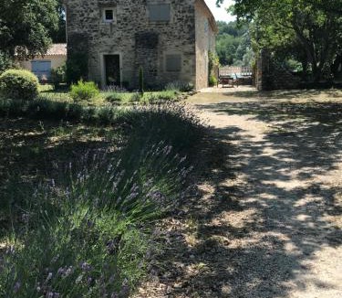 Chantemerle-les-Grignan Bed & Breakfast | Le Mas des Poètes