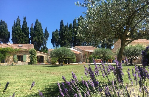 Graveson Bed & Breakfast | Le Mas Des Chutes
