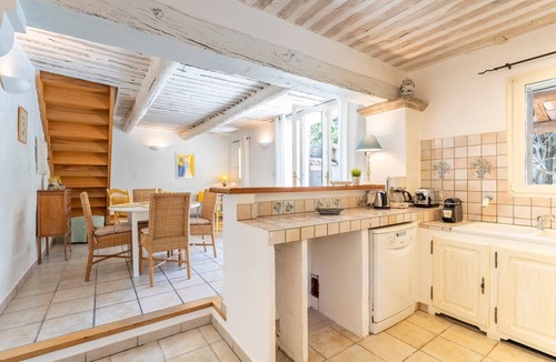 Cabrieres-d'Avignon House | Le Mazet de Cabrières/Gordes in Provence