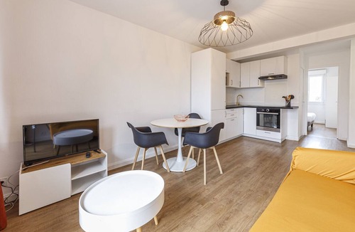 Laval Apartment | Le Mermoz – Wifi – Parking