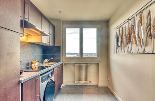 Bussiere - Cadiere Apartment | Le Panoramique - Grand T2 métro B Oullins