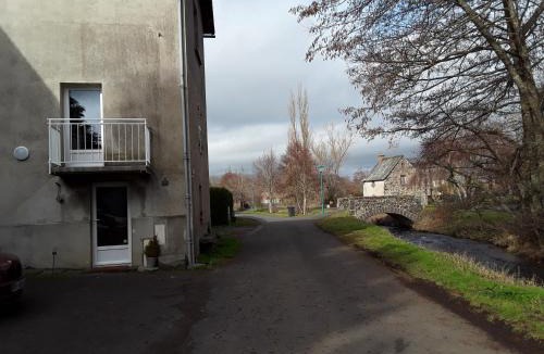 Saint-Bonnet-pres-Orcival Apartment | Le petit nid