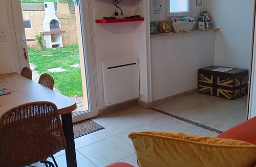 Echire House | Le Petit Marais – Relaxation for Families with Jacuzzi, Garden, and Air Conditioning