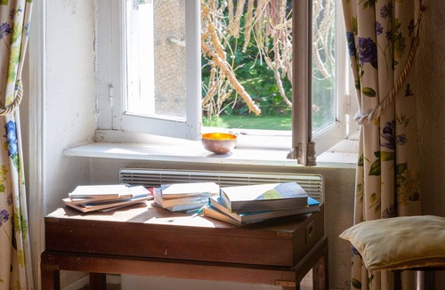 Riec-sur-Belon Apartment | "Le Petit Studio" Apartment with Shared Garden and Wi-Fi
