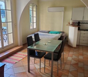 Juan-les-Pins Apartment | Le Pin Doré