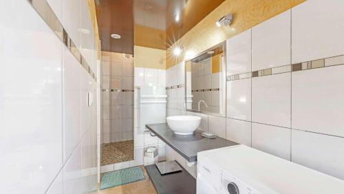 Preconil Apartment | Le PTIT MAZET - Appartement Mitoyen - Piscine - Pétanque