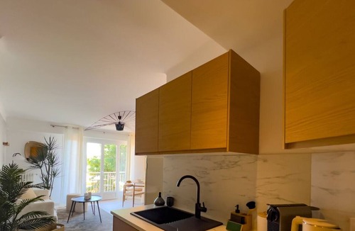 Antibes City Centre Apartment | LE ROSSINI Antibes Center, AirCo, Parking for 4 By Sunset