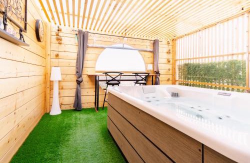 Valensole Bed & Breakfast | Le Spa des lavandes panoramique
