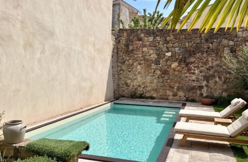 Vic-le-Comte Apartment | Le Studio Pittoresque - Piscine, Extérieur