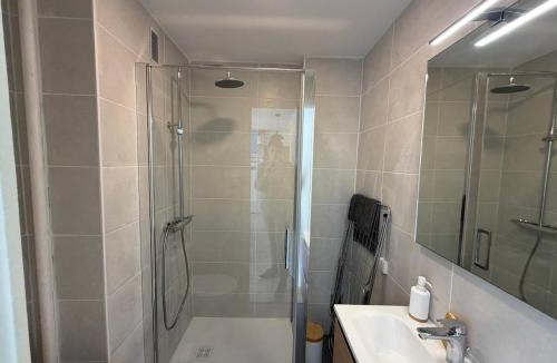 Bourg-les-Valence Apartment | Le Traversant - Parking Gratuit