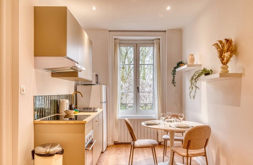 Bussiere - Cadiere Apartment | Le Zola – Oullins – 10 min à pied métro B – Wi-Fi inclus