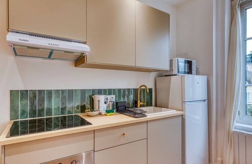 Bussiere - Cadiere Apartment | Le Zola – Oullins – 10 min à pied métro B – Wi-Fi inclus