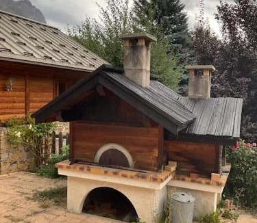 Puy-Saint-Vincent Ski Chalet | Les 3 Petits Cochons Chalet Puy Saint Vincent Village