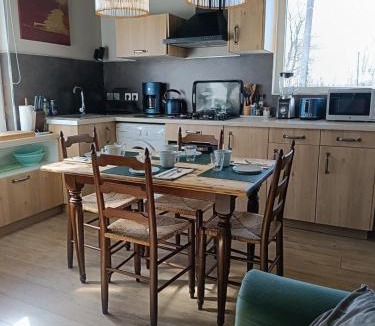 St-Michel-de-Double House | Les biches