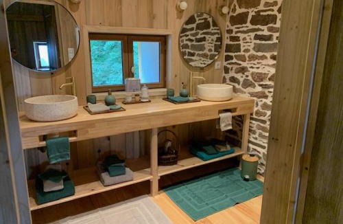 Saint-Malon-sur-Mel Bed & Breakfast | Les Bouyeres