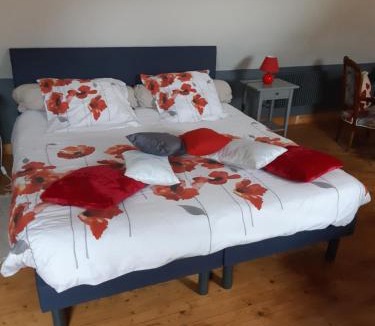 Saint-Urbaine Bed & Breakfast | Les Coquelicots