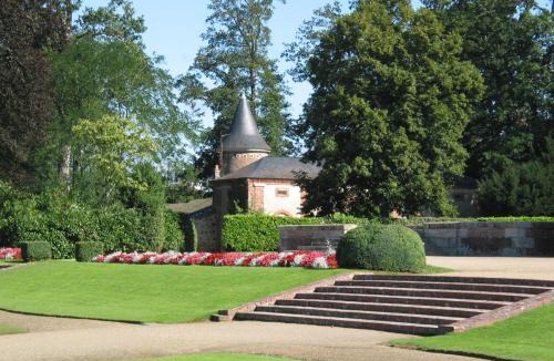 Craon House | Les dépendances du château de Craon