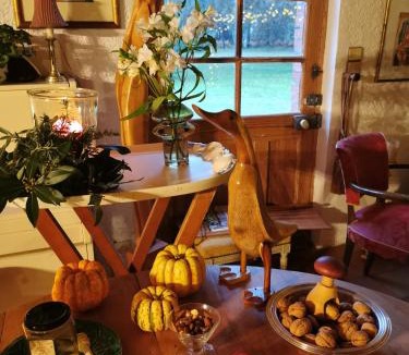 Laglorieuse Bed & Breakfast | Les Hotes Des Guillemets
