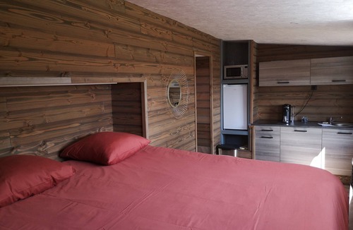 Saint-Leonard-des-Bois Bed & Breakfast | les Insolites de JSK