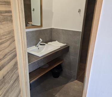 Cabrieres-d'Avignon Hotel | Les Loges du Luberon