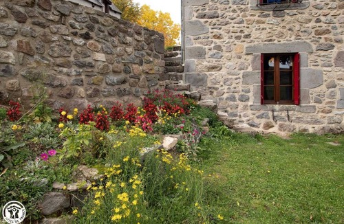 Chambon-sur-Lac House | Les Mouflons - Chambon-sur-lac
