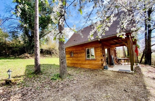 Sarlat-la-Caneda Ski Chalet | Les Ormes: chalet and swimming pool surrounded by nature in Sarlat itself
