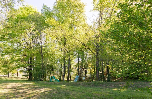 Sarlat-la-Caneda Ski Chalet | Les Ormes: chalet and swimming pool surrounded by nature in Sarlat itself