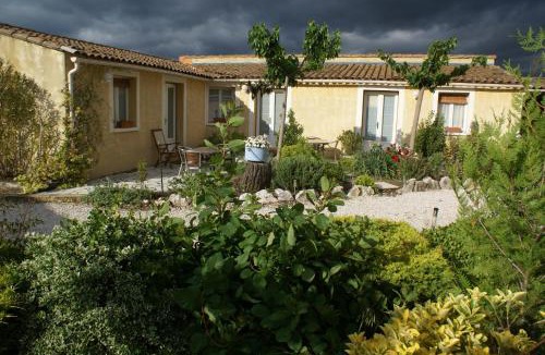 Crestet Bed & Breakfast | Les Romarins