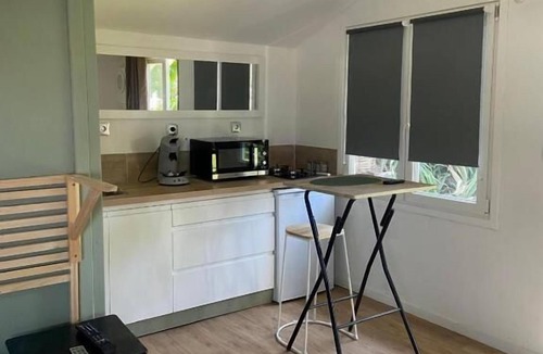 Perros-Guirec Ski Chalet | Les Studios de la Côte Roz: Solo Traveler, Garden
