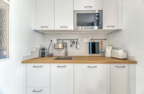 Saint-Vallier Apartment | Les Volets Bleus - Centre ville - WIFI by CLÉ HÔTES