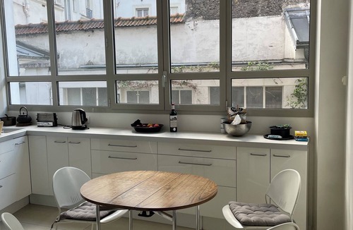 Combat Apartment | Light-Filled Loft – A Quiet Haven in the Belleville-Jourdain districts