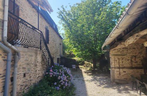 Saint-Parthem House | Lo Castel de Lasmaries