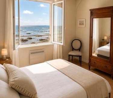 Treffiagat House | LocaLise - M6C - Les Clés de l'Océan - Maison avec vue mer exceptionnelle - Accès plage immédiat depuis la terrasse - Terrasse, jardin clos - Wifi inclus - Linge de lit inclus