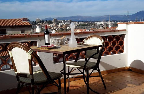Antibes City Centre Apartment | Located in old Antibes, 2 steps from shops, sleeps 2 to 3
