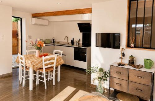 Saint-Lieux-les-Lavaur House | Location de caractère 2 à 4 pers avec un accès piscine 2h par jour