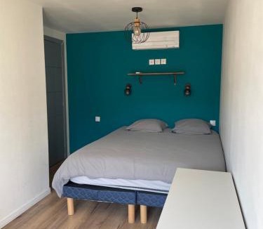 Sainte-Marie-dʼAlloix Apartment | Loft industriel avec jacuzzi