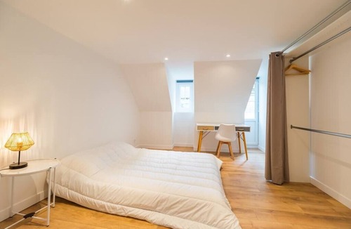 Guingamp Apartment | Logement D'exception : 8 Chambres et Babyfoot