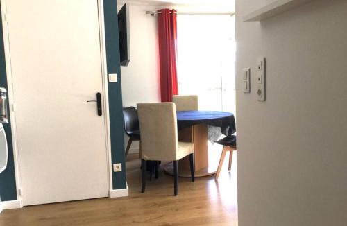 Les Iffs Apartment | Logement neuf avec jardin privé 4 couchages et Jacuzzi Piscine en option