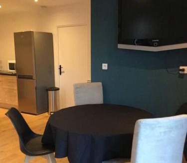 Les Iffs Apartment | Logement neuf avec jardin privé 4 couchages et Jacuzzi Piscine en option