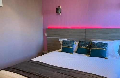Montmarault Hotel | Logis Hôtel Centrotel et Spa Bulles d'Allier