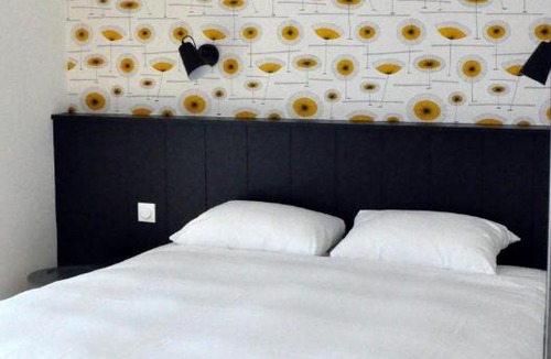 Plobannalec-Lesconil Hotel | Logis Hotel Du Port
