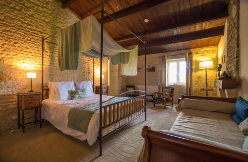Dompierre-sur-Mer Bed & Breakfast | Logis Saint Leonard