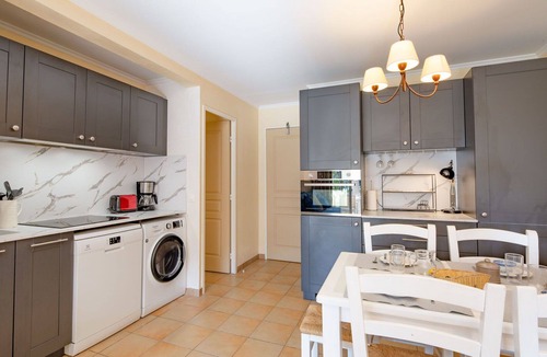 Les Issambres Apartment | Lovely apartment for 6 guests with pool, WIFI, A/C, TV and terrace